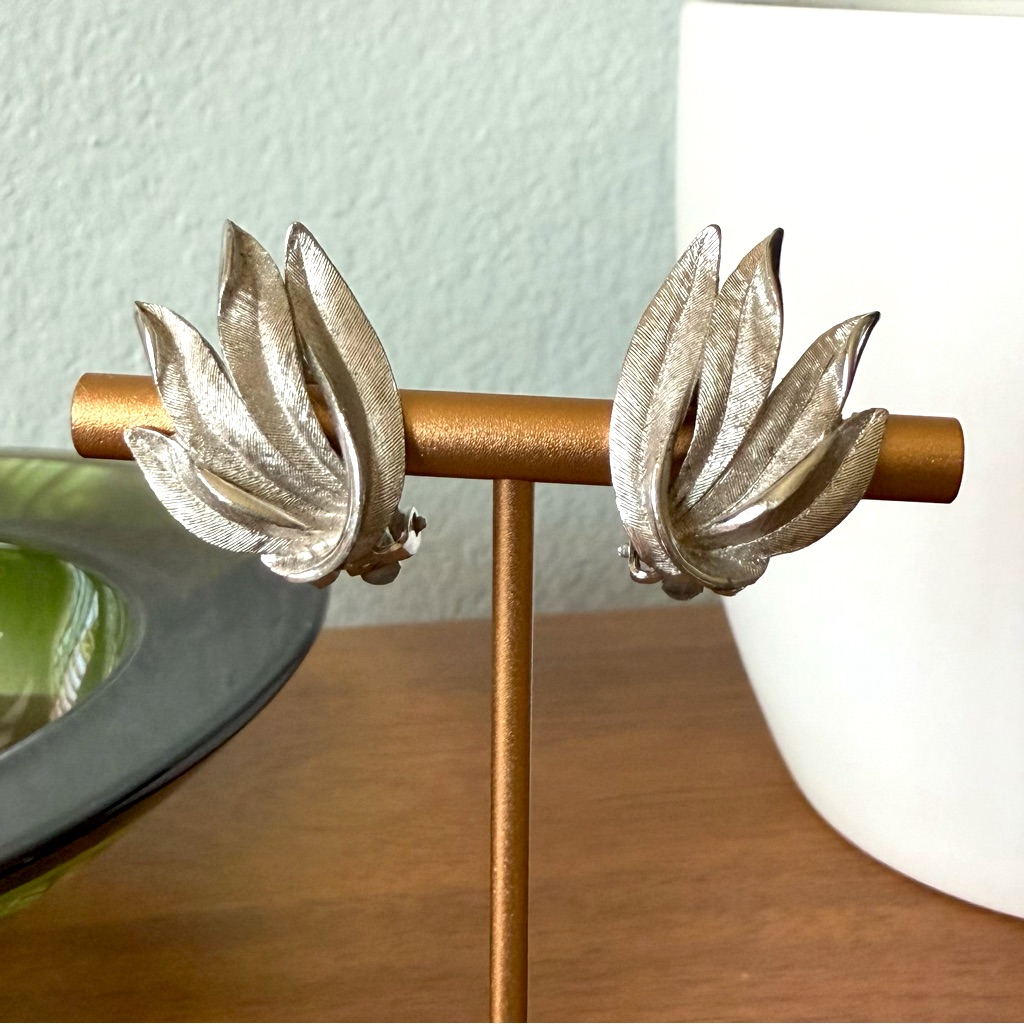 Vintage Kramer 60s Silver Leaf Feather Clip On Earrings Mid Century Clipons 20$